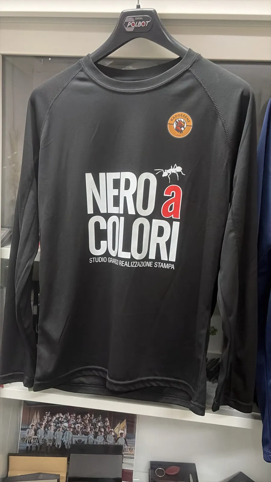 Maglia tecnica nera a manica lunga con stampa