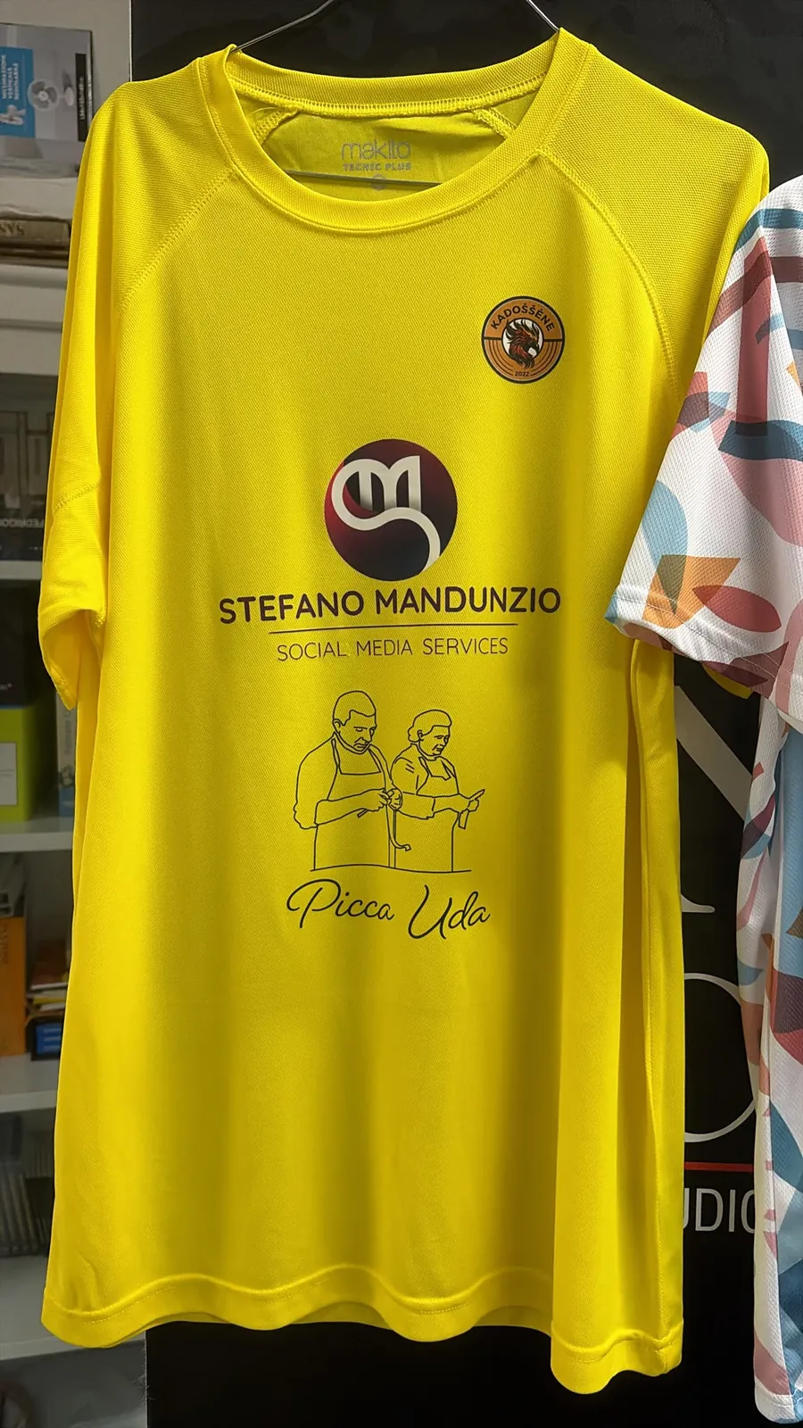 Polo gialla personalizzata con logo